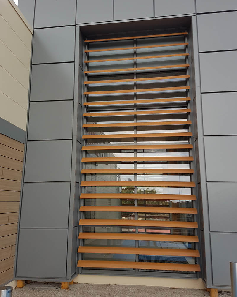 brise_soleil_vertical_lames_ailes_avion_intermarché