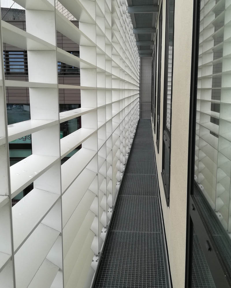 brise_soleil_vertical_lames_rectangulaires_cap_courrouze_4