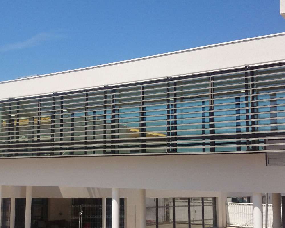 brise_soleil_vertical_lames_ailes_avion_clinique_saint_clement_riviere