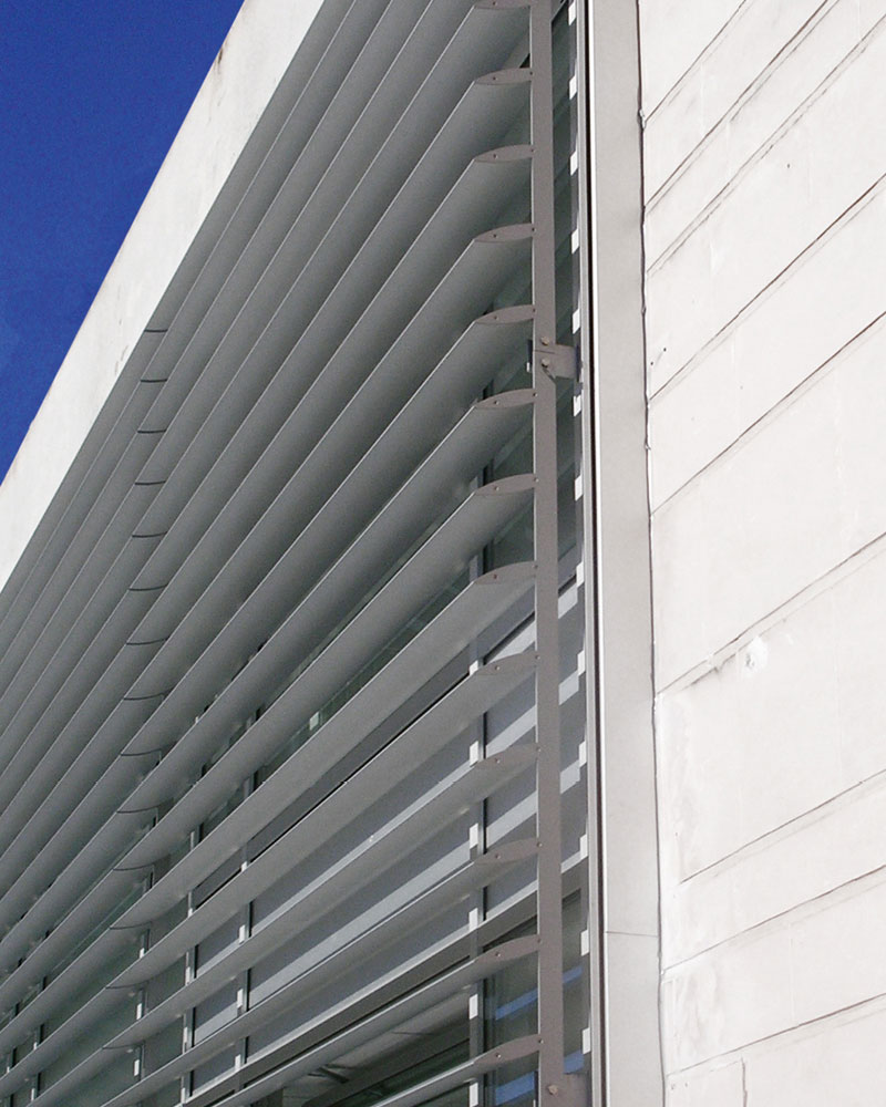 brise_soleil_vertical_lames_ailes_avion_lycee_paul_guerin_niort_2