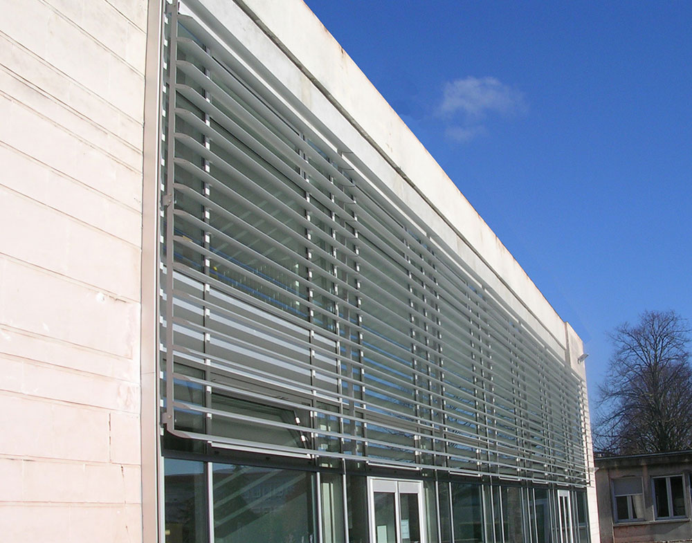 brise_soleil_vertical_lames_ailes_avion_lycee_paul_guerin_niort