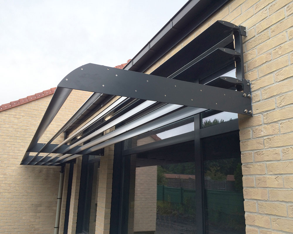 brise_soleil_horizontal_lames_ailes_avion_pole_scolaire_herlies