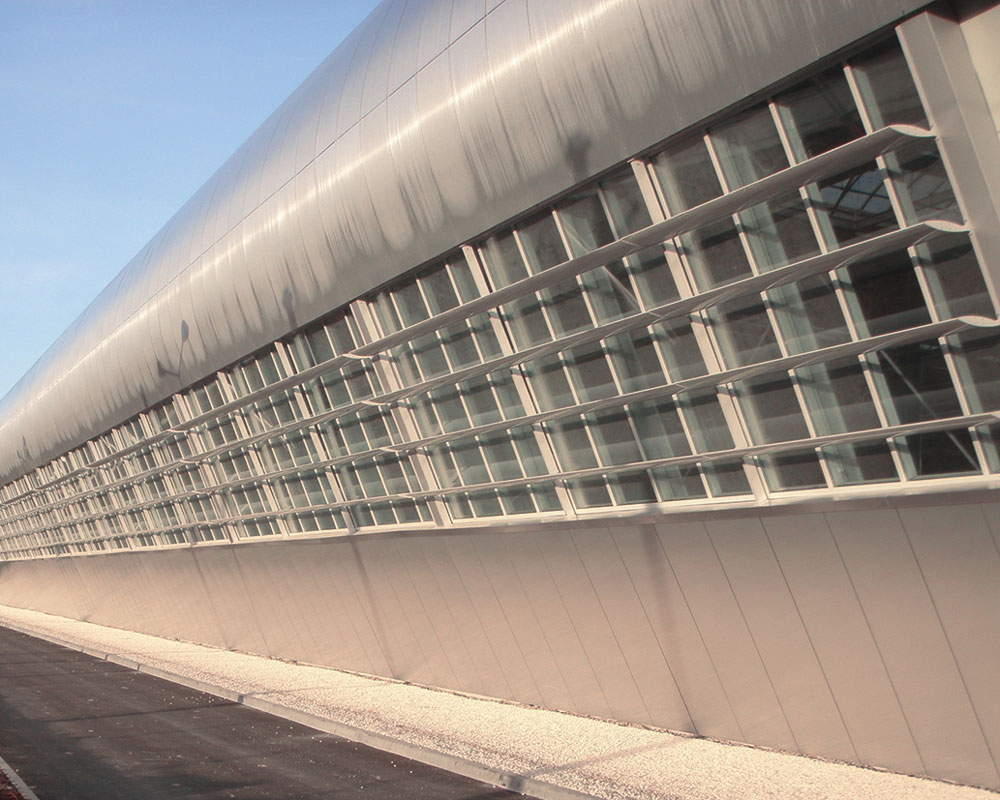 brise_soleil_vertical_lames_ailes_avion_tramway_angers