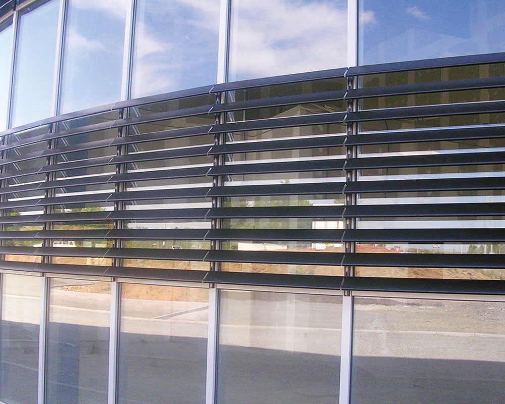 brise_soleil_vetical_automobile_cormier_cholet