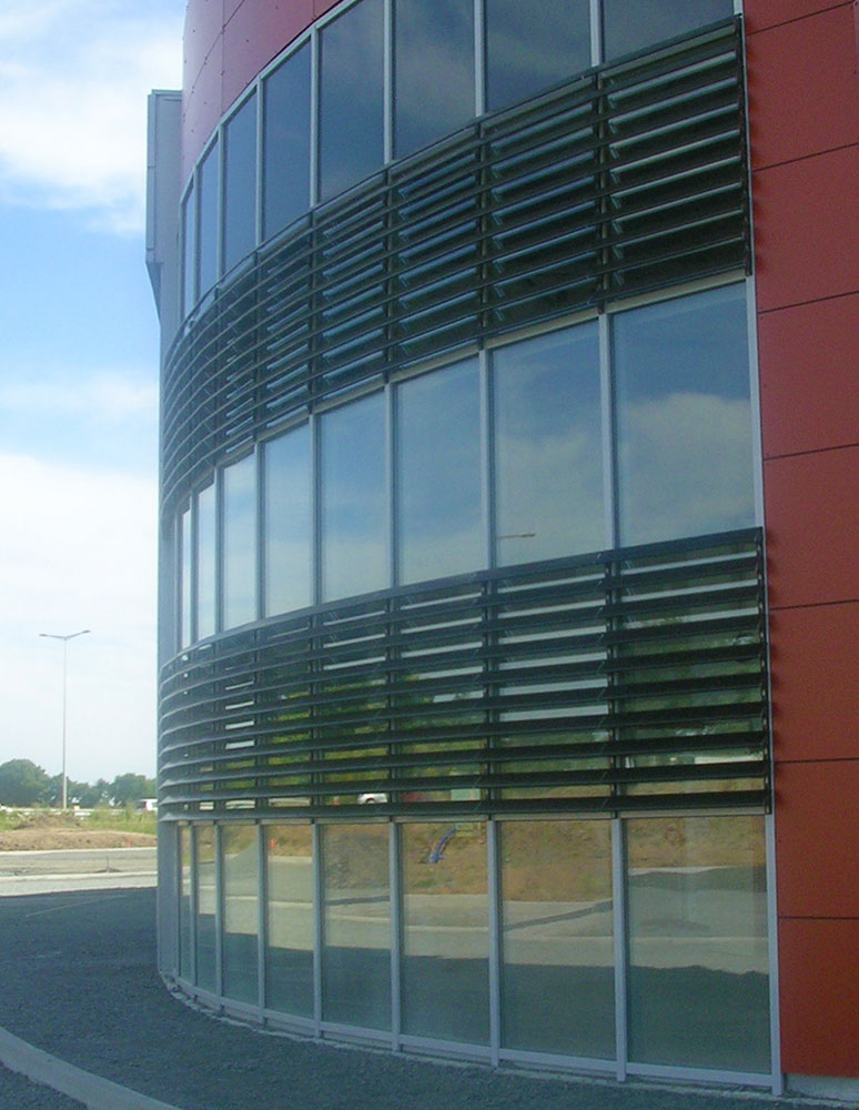 brise_soleil_vetical_automobile_cormier_cholet_2