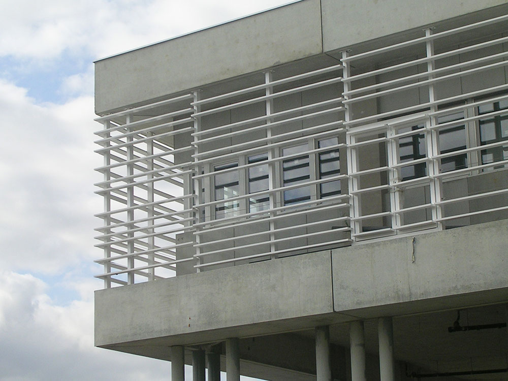 brise_soleil_vertical_lames_rectangulaires_chu_angers_4