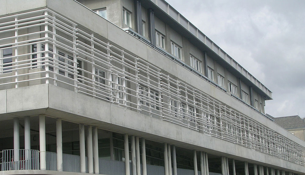 brise_soleil_vertical_lames_rectangulaires_chu_angers_3