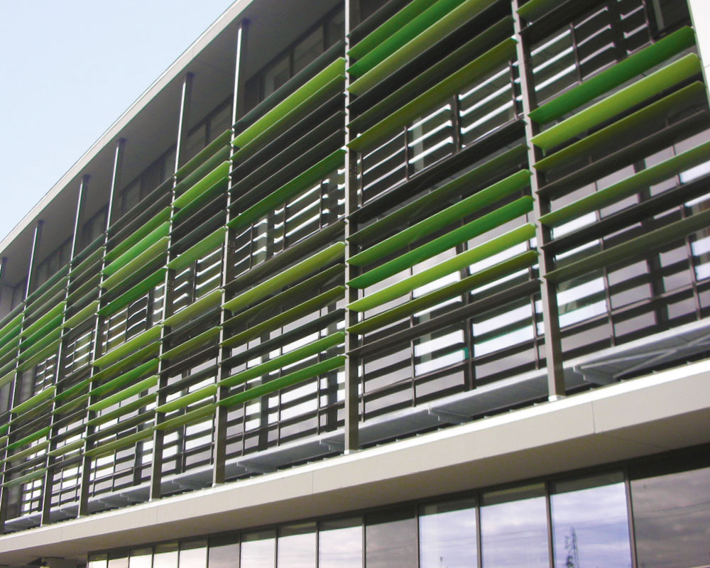 brise_soleil_orientable_lames_ailes_avion_macif_niort_2