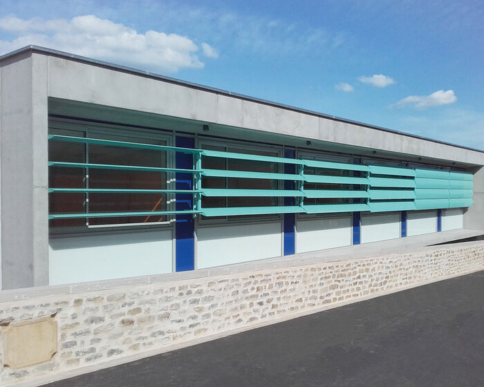 brise_soleil_orientable_lames_ailes_avion_mairie_cerville