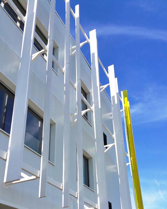 brise_soleil_architectural_lames_rectangulaires_college_le_quesnoy